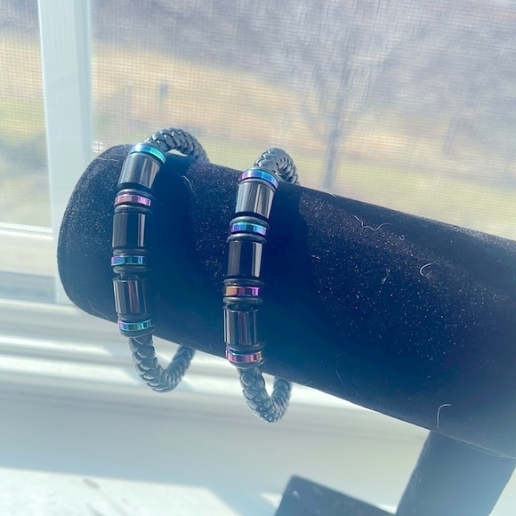 MAGNETIC Iridescent Bracelet - Picture 1 of 3